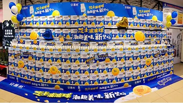 商场内部美陈营造良好商业氛围